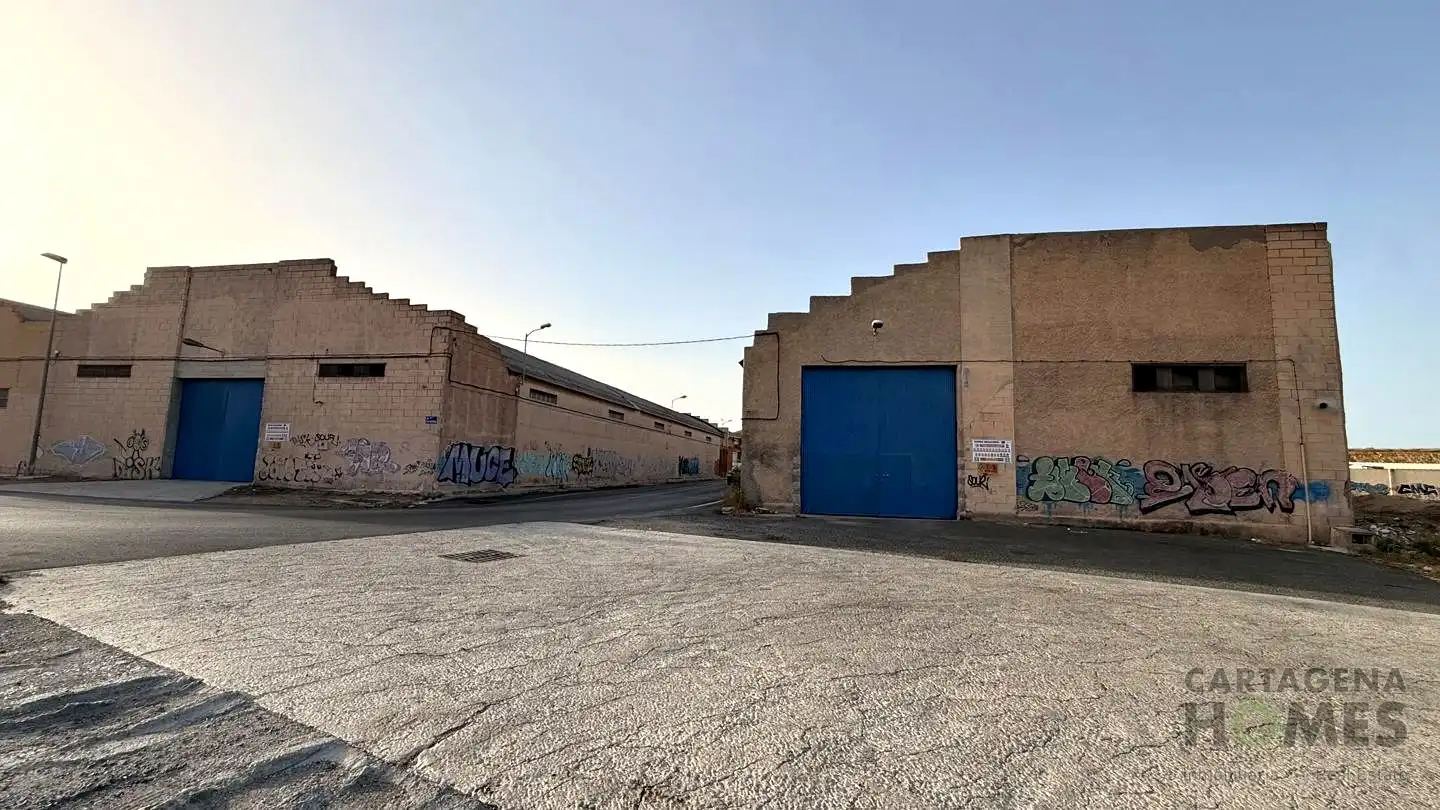 Außenansicht von Fabrikhallen zum Verkauf in Cartagena
