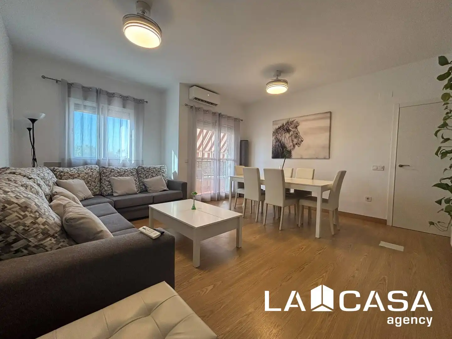 Vista exterior de Piso en venta en Dos Hermanas con Terraza y Piscina