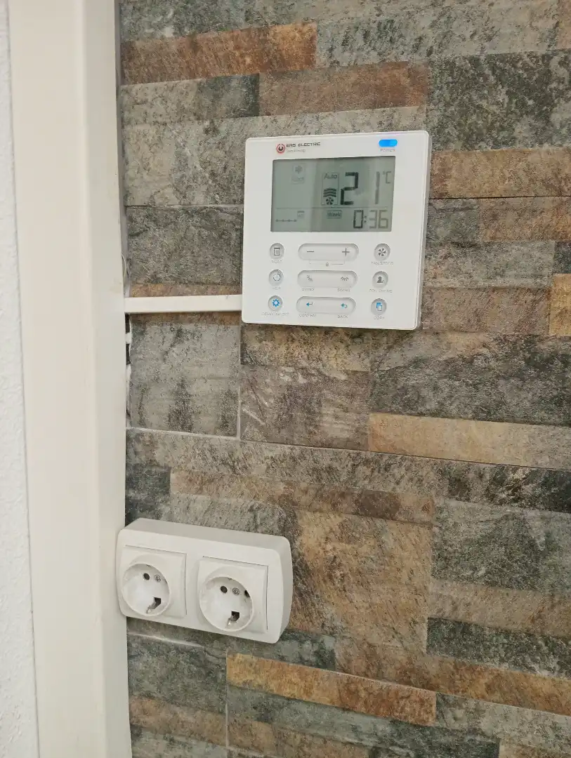 Balcony of Office for rent in Valencia  with Air Conditioner and Heating