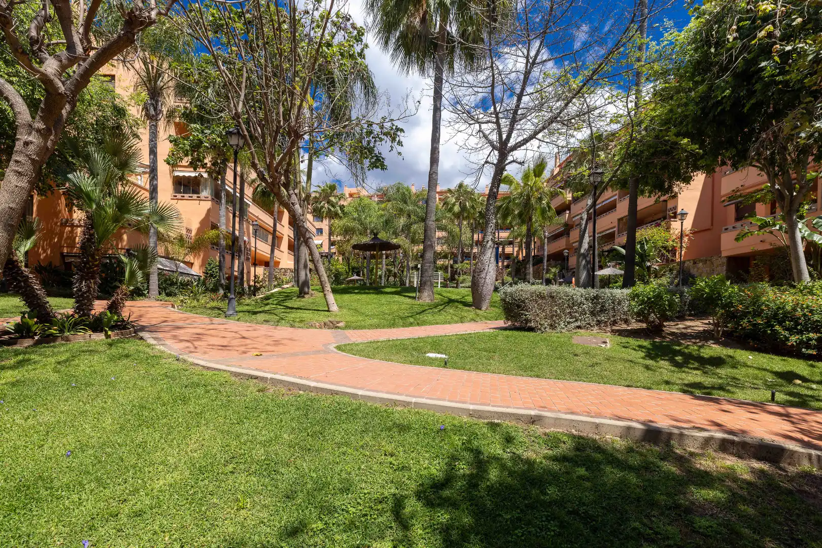 Exterior view of Flat for sale in Marbella  with Air Conditioner, Heating and Terrace