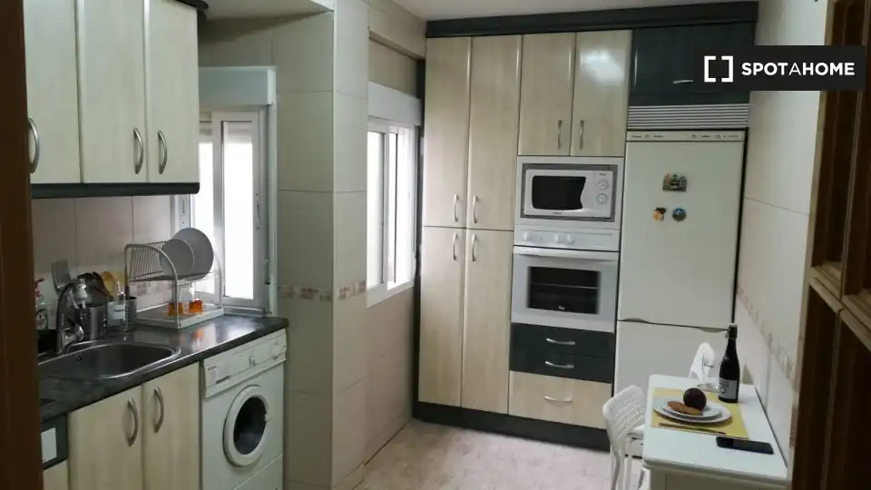 Cocina de Piso de alquiler en Zaragoza con Aire acondicionado, Calefacción y Amueblado