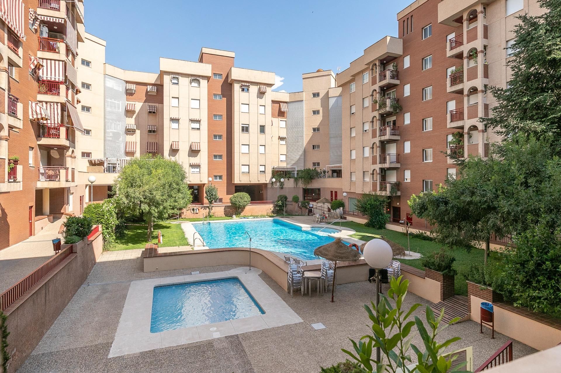 Swimming pool of Flat for sale in  Granada Capital  with Air Conditioner, Heating and Private garden