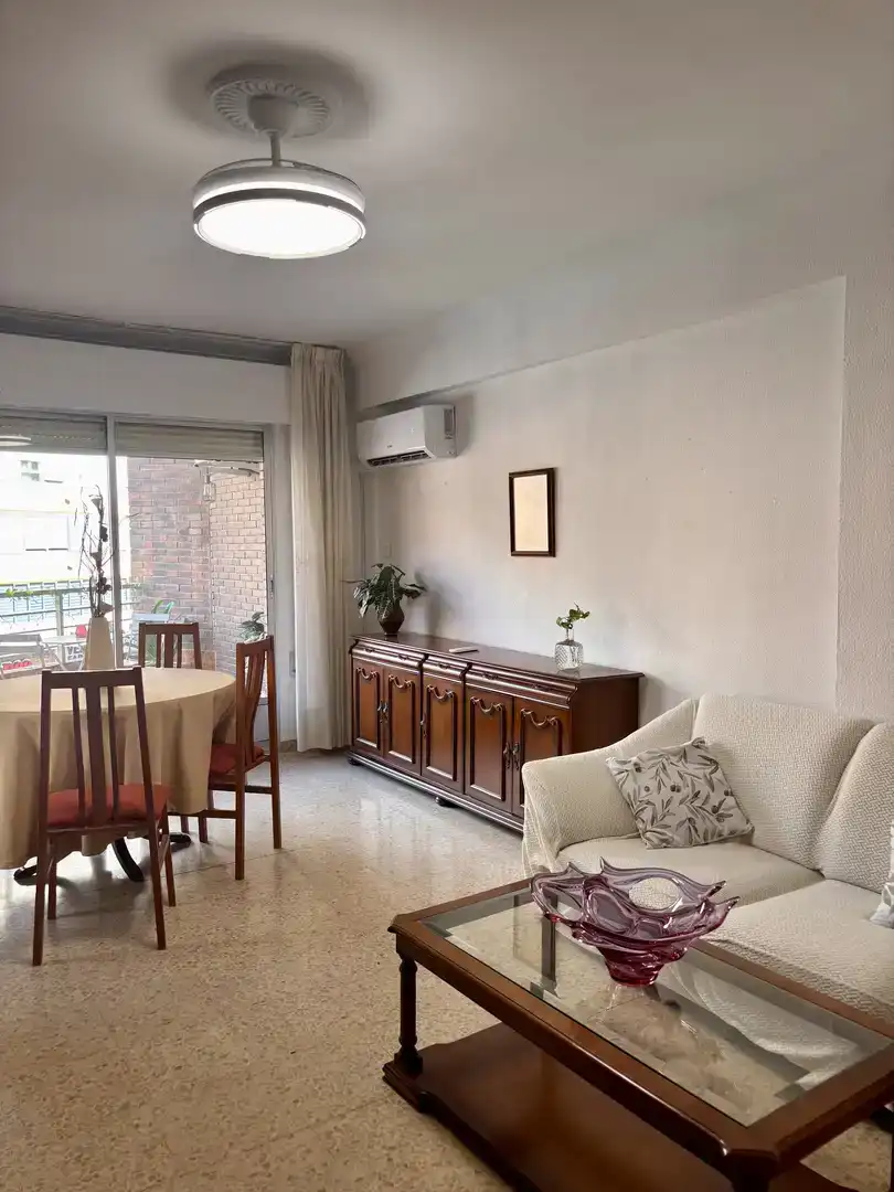 Sala d'estar de Pis de lloguer en Cáceres Capital amb Aire condicionat i Balcó