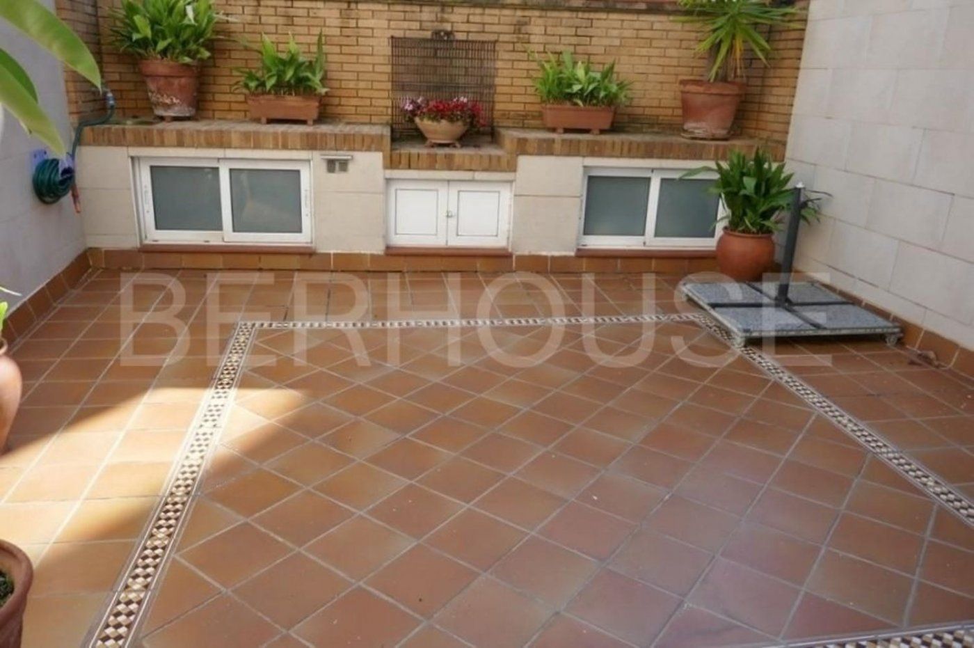 Terrassa de Casa o xalet en venda en Badalona amb Aire condicionat i Jardí privat