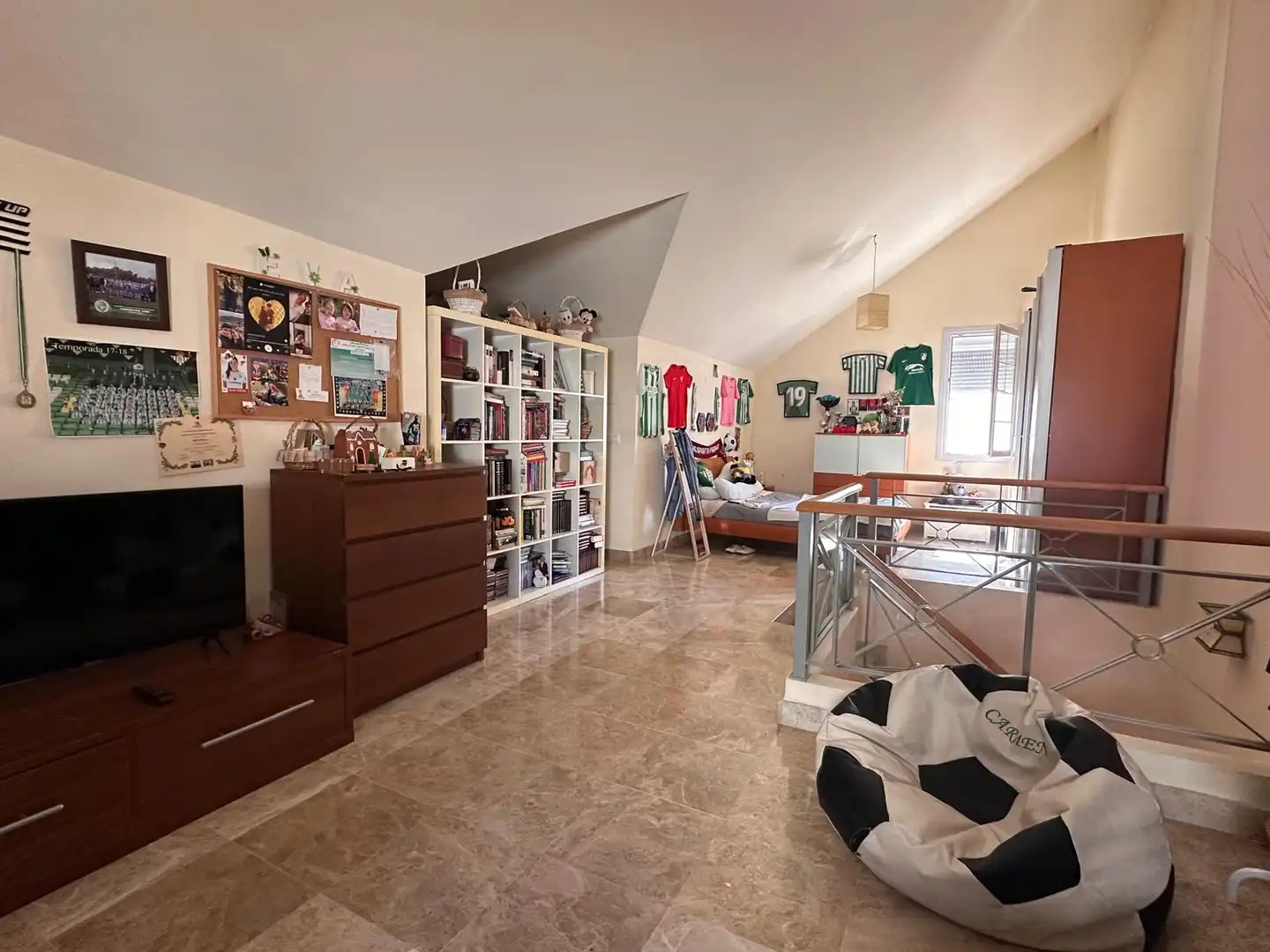 Habitación de Casa adosada en venta en Montequinto con Aire acondicionado y Calefacción