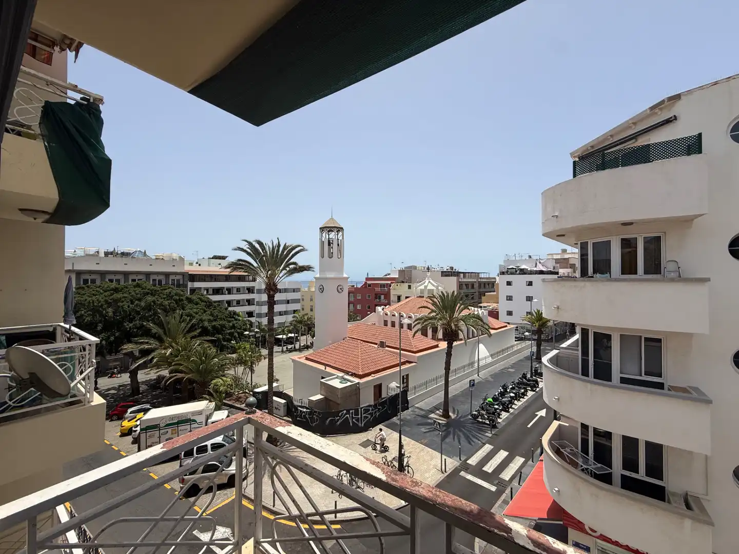 Vista exterior de Piso en venta en Arona con Horno, Microondas y Balcón