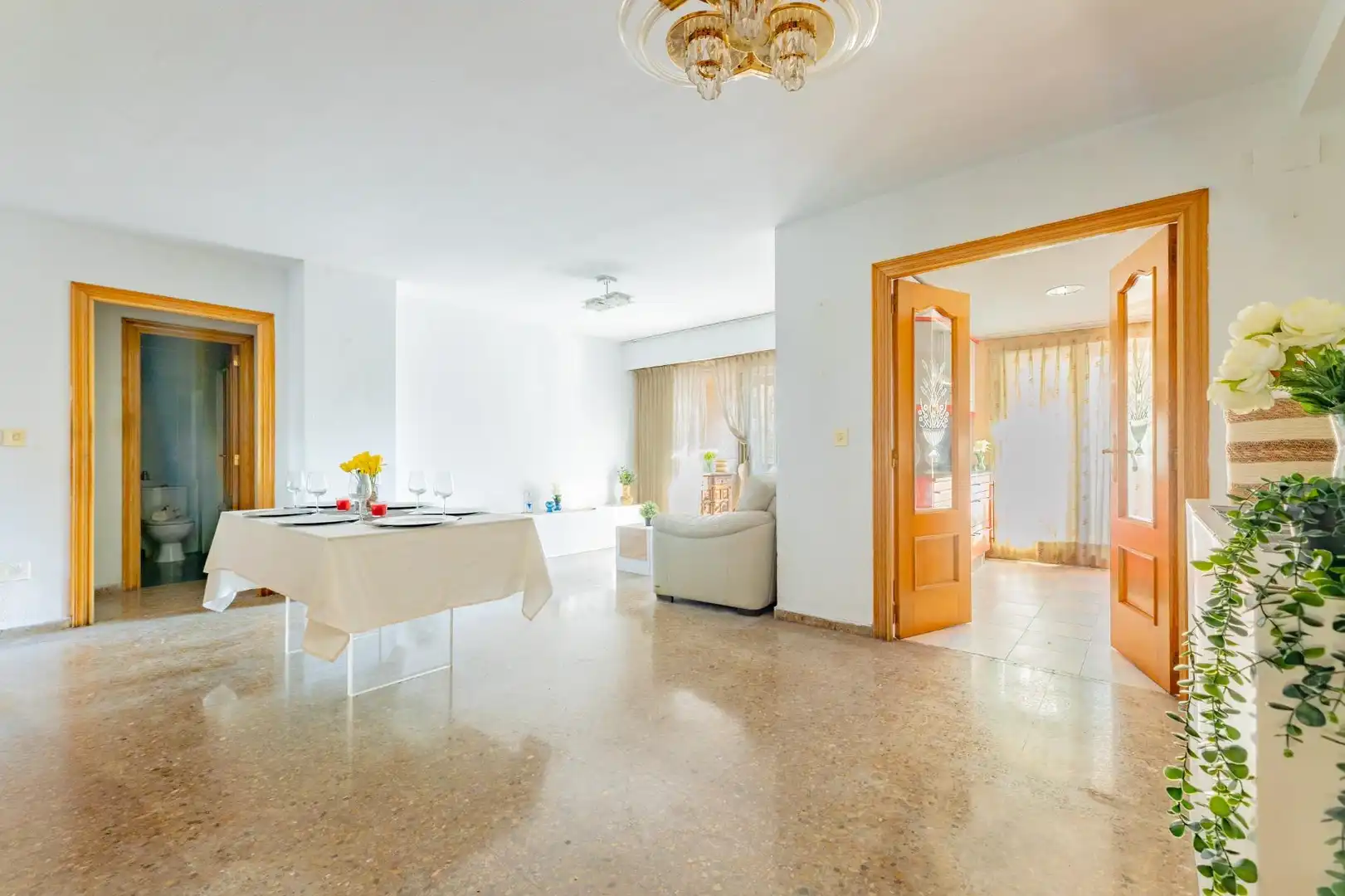 Piso en venta en Valencia con Trastero, Balcón y Alarma