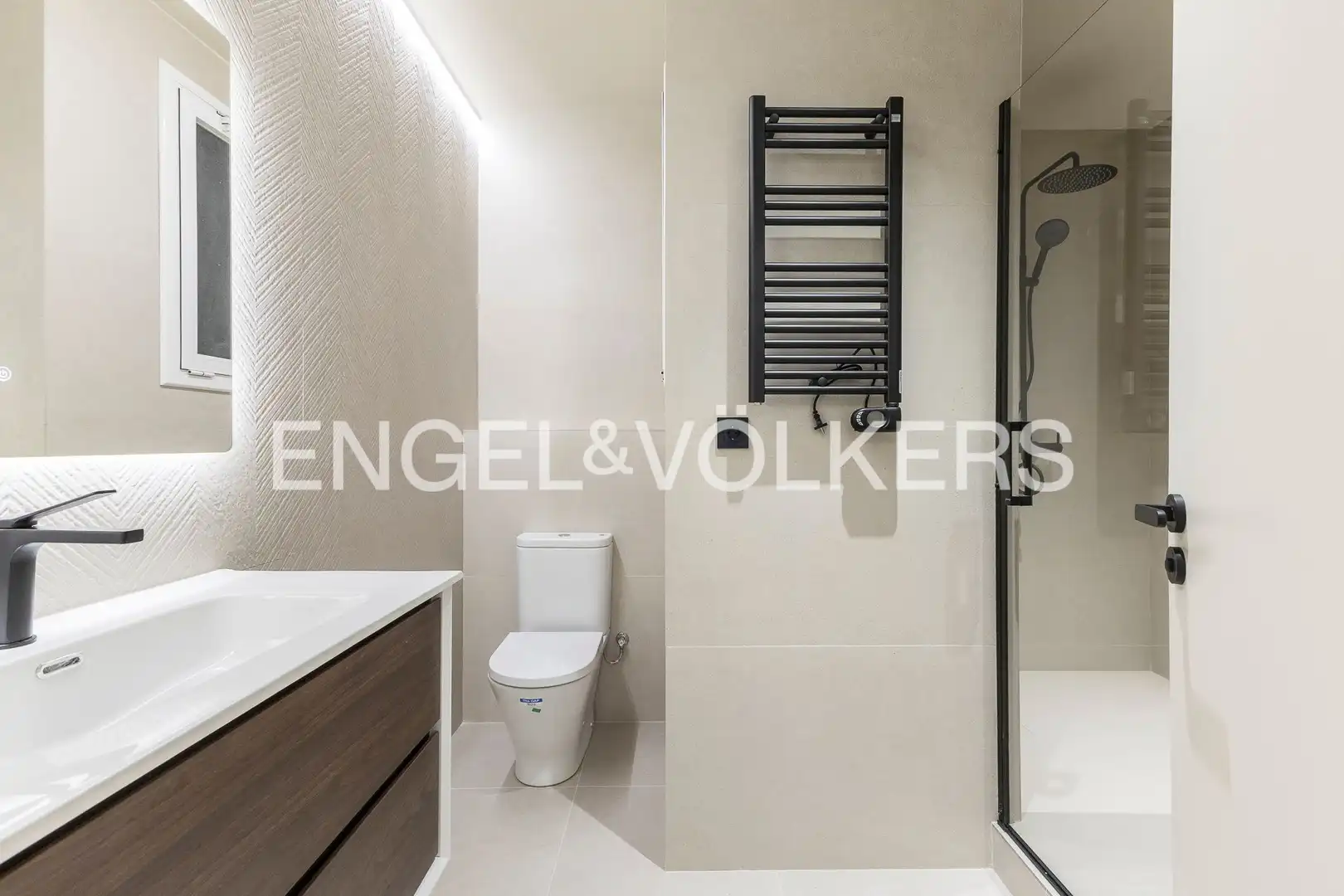 Bathroom of Flat for sale in Barcelona  with Air Conditioner, Heating and Parquet flooring