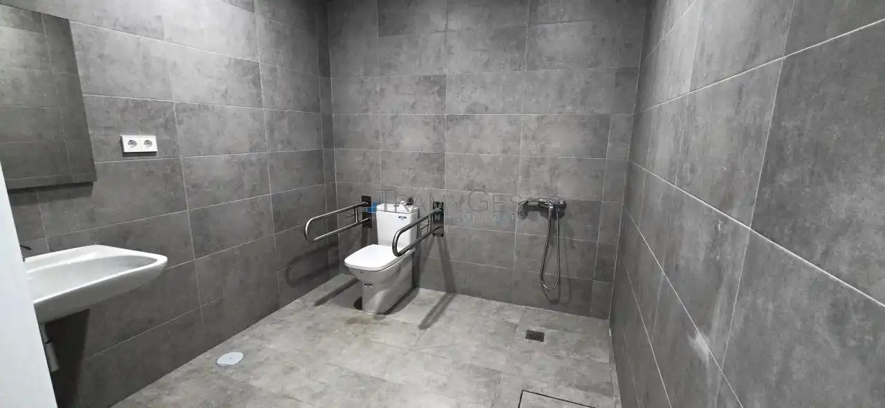 Badezimmer von Fabrikhallen zur Miete in Vigo 