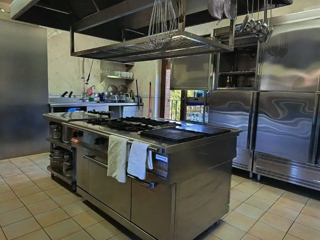 Kitchen of Buildings for sale in Navalonguilla