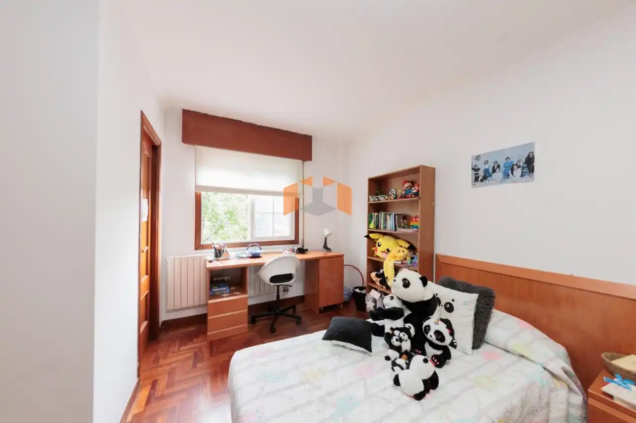 Bedroom of Houses for sale in Vigo   with Heating, Private garden and Parquet flooring