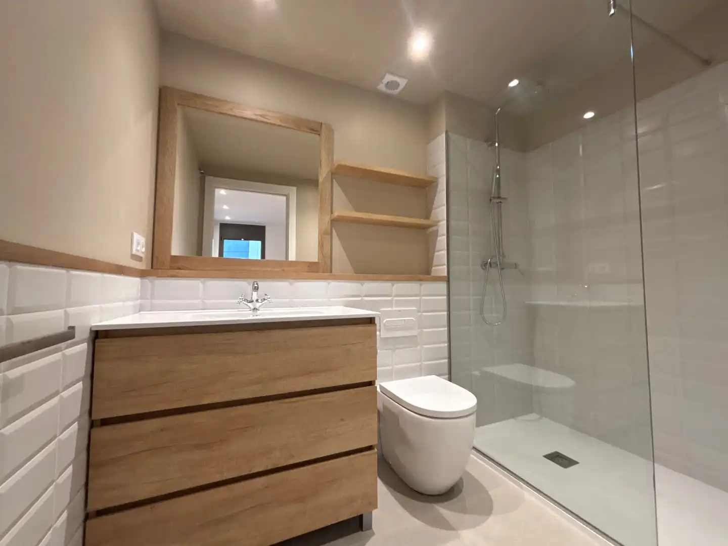 Baño de Piso de alquiler en Sabadell con Aire acondicionado, Calefacción y Terraza