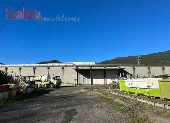 Vista exterior de Nau industrial en venda en Cariño