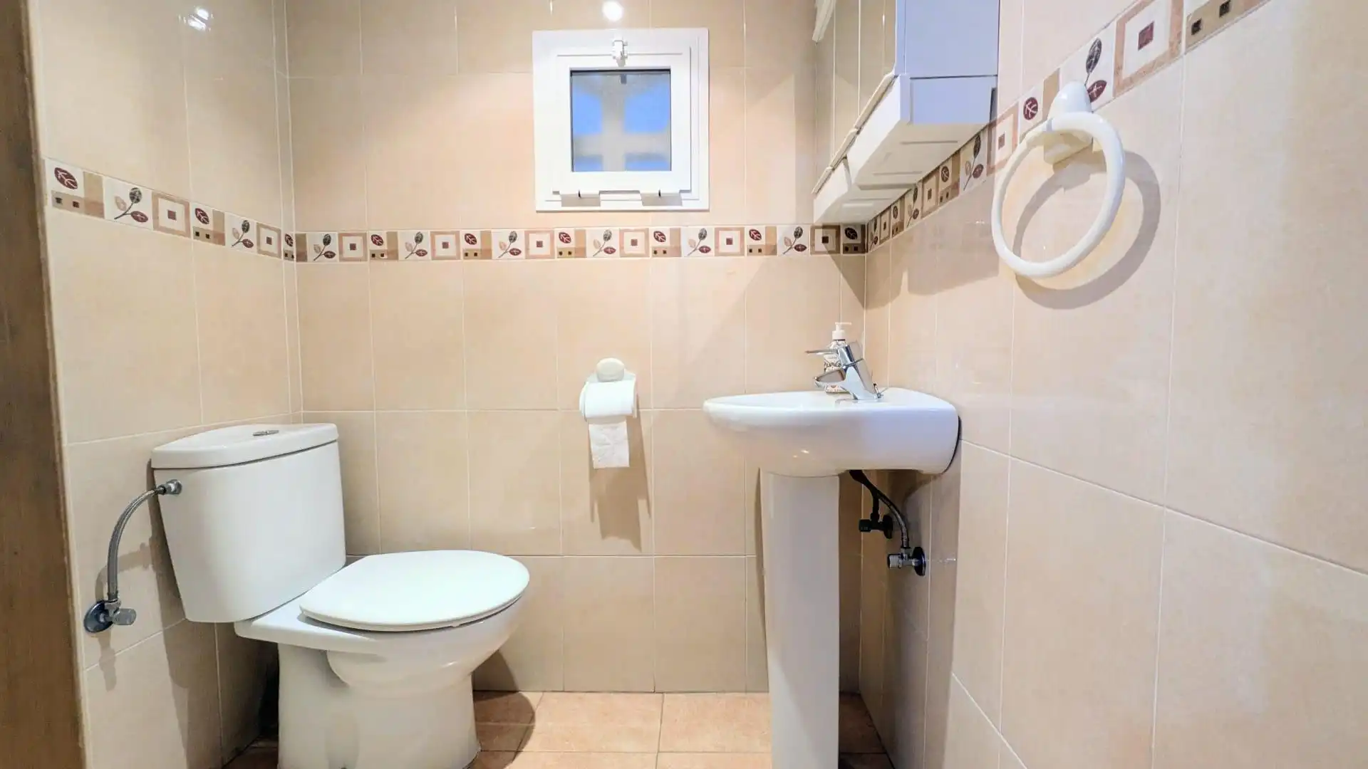 Baño de Apartamento de alquiler en Fuengirola con Aire acondicionado, Calefacción y Terraza