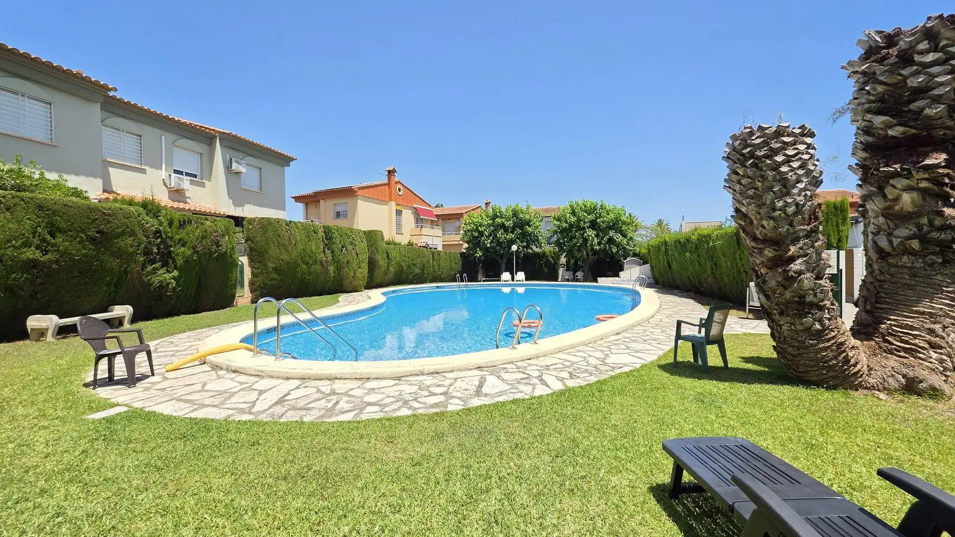 Schwimmbecken von Haus oder Chalet zum Verkauf in Gandia mit Privatgarten, Terrasse und Balkon
