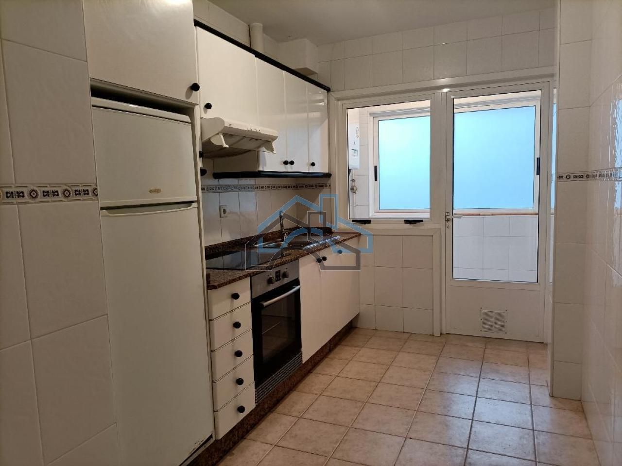 Cuina de Apartament de lloguer en Cambre  amb Calefacció