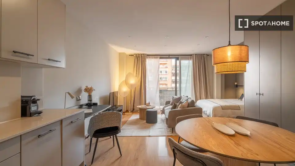 Piso con terraza en alquiler en Eixample, imagen 3