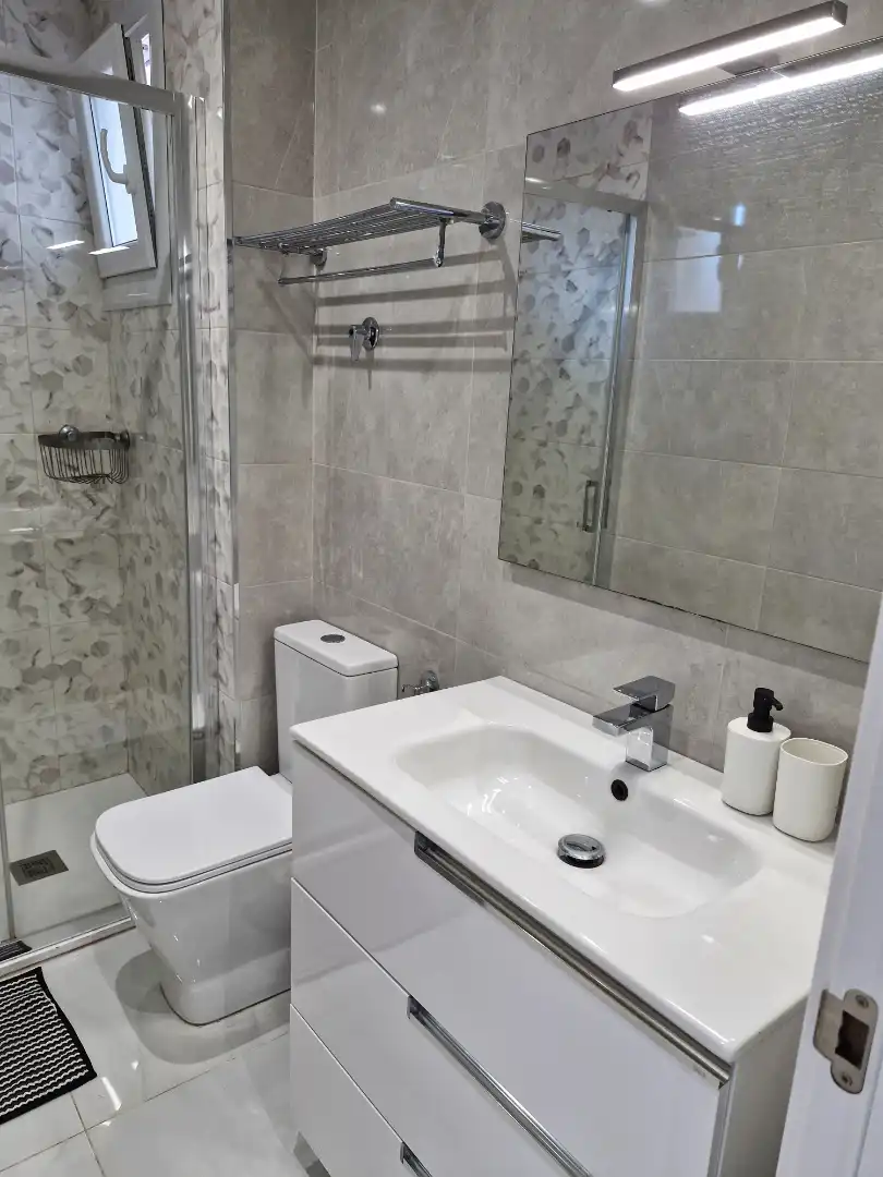 Bathroom of Flat for rent in Bilbao   with Heating, Furnished and Oven