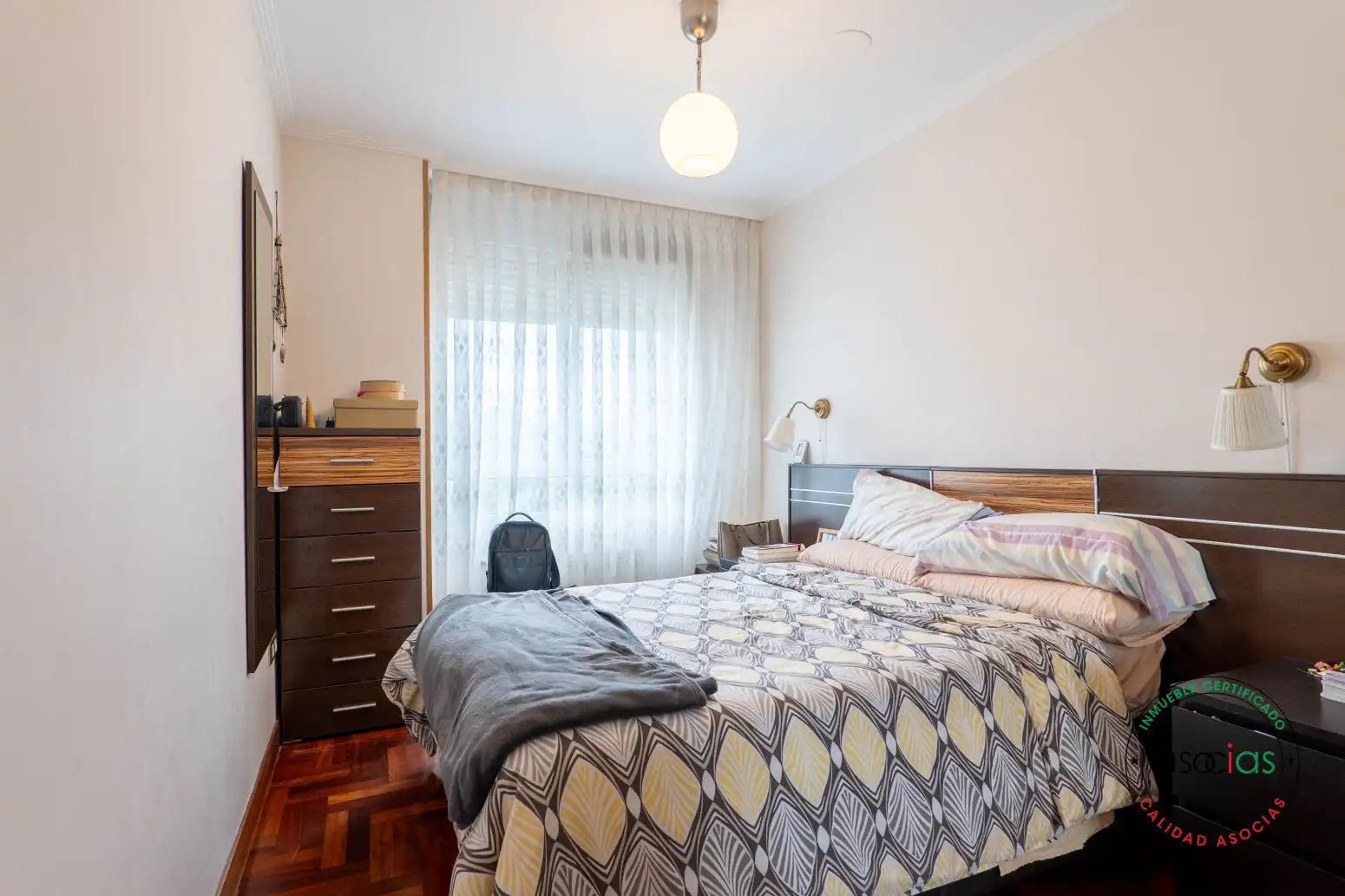 Habitación de Piso en venta en Gijón  con Calefacción, Parquet y Terraza