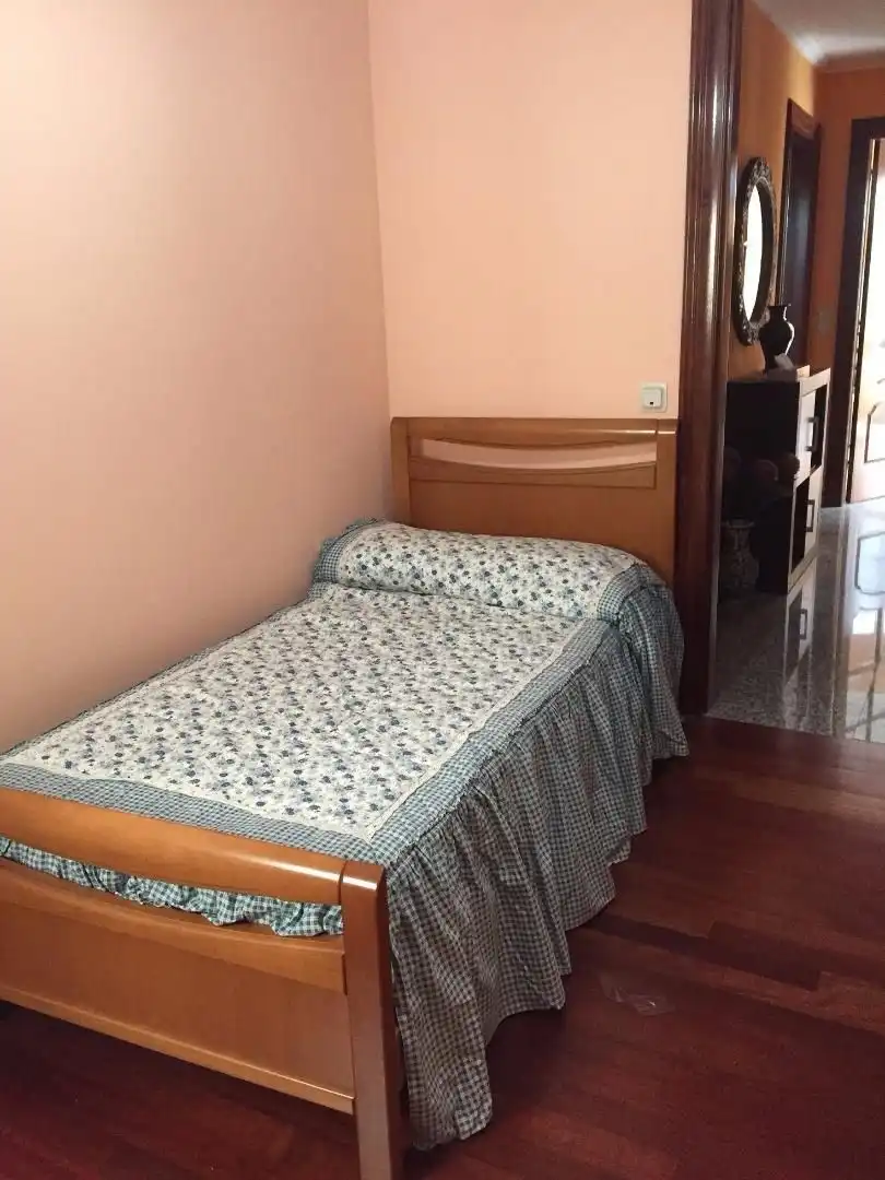 Schlafzimmer von Dachboden zur Miete in Ferrol mit Heizung, Parkett und Terrasse