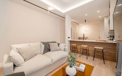 Sala d'estar de Apartament en venda en  Madrid Capital amb Moblat
