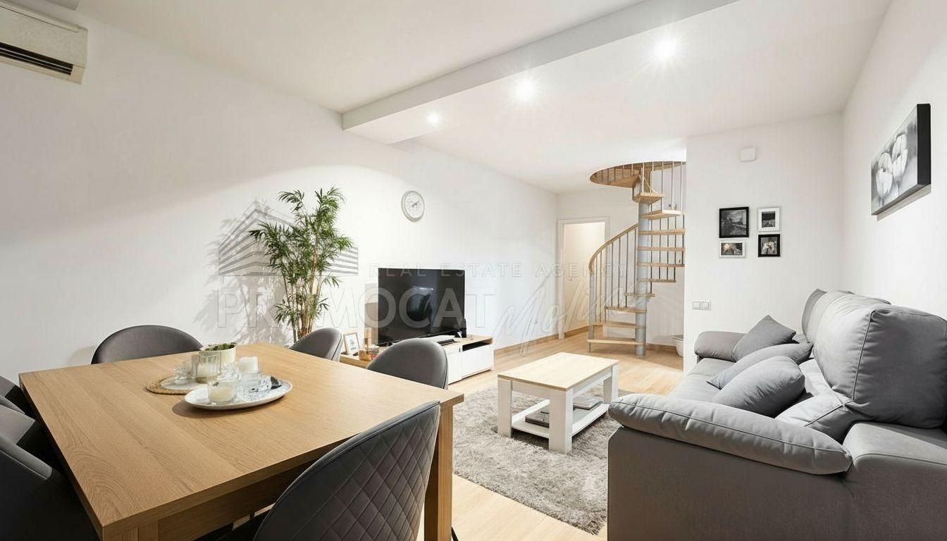 Sala d'estar de Dúplex en venda en Sant Vicenç Dels Horts amb Aire condicionat, Terrassa i Balcó