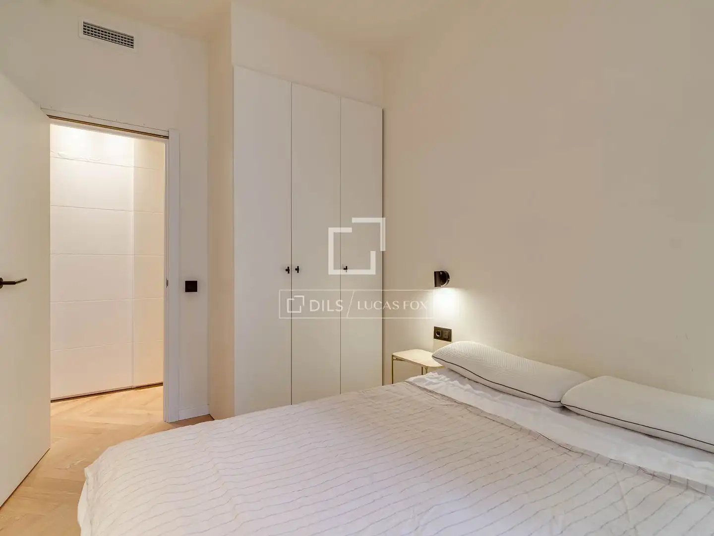 Schlafzimmer von Wohnung zum Verkauf in Barcelona mit Klimaanlage, Heizung und Parkett