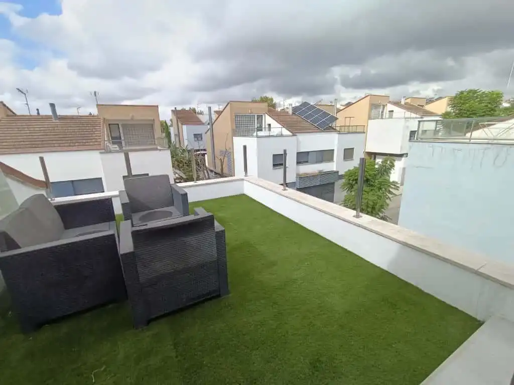 Terrassa de Casa adosada en venda en Espartinas amb Aire condicionat, Calefacció i Jardí privat