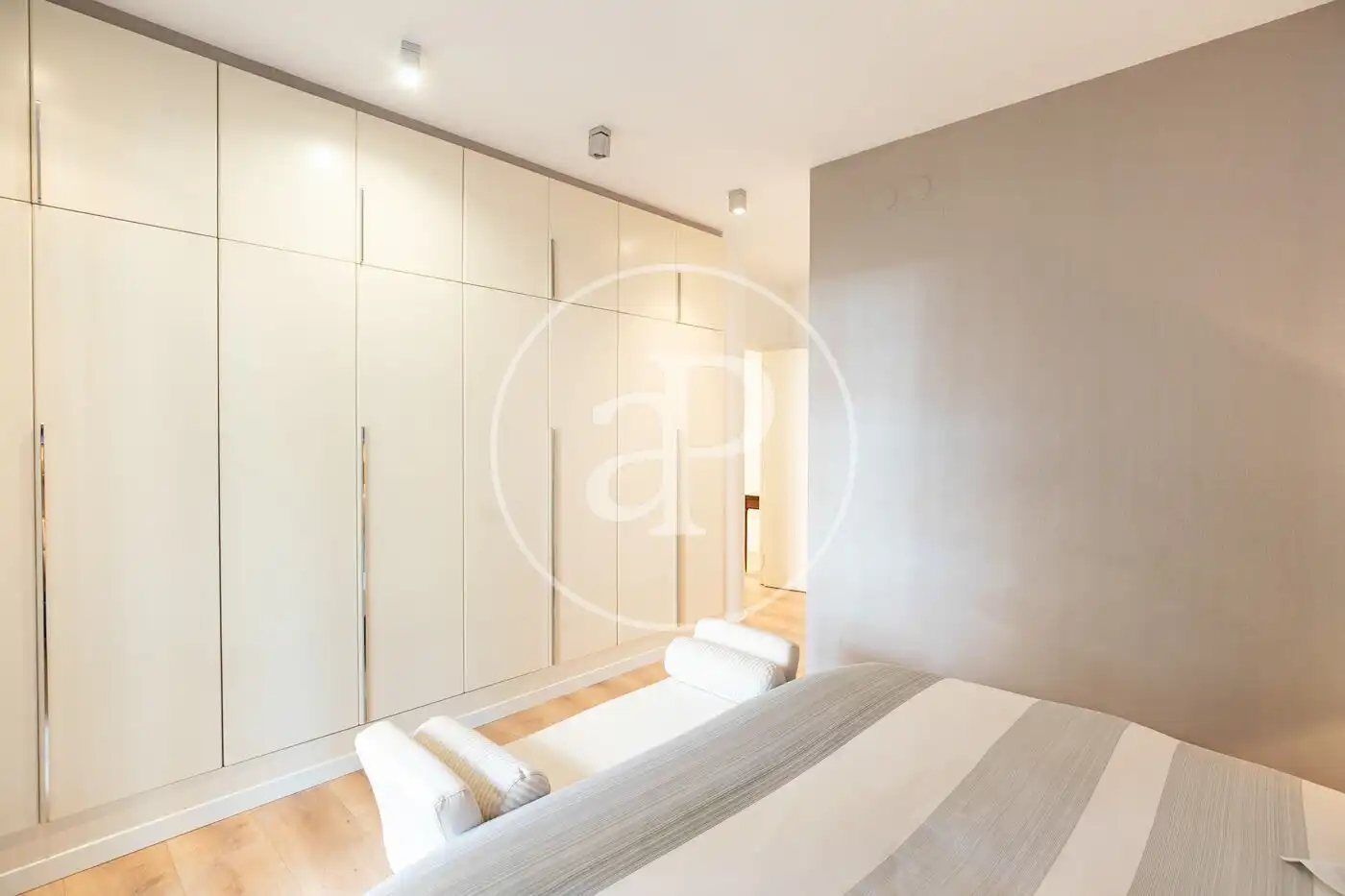 Habitación de Piso en venta en Barcelona con Calefacción, Jardín privado y Terraza