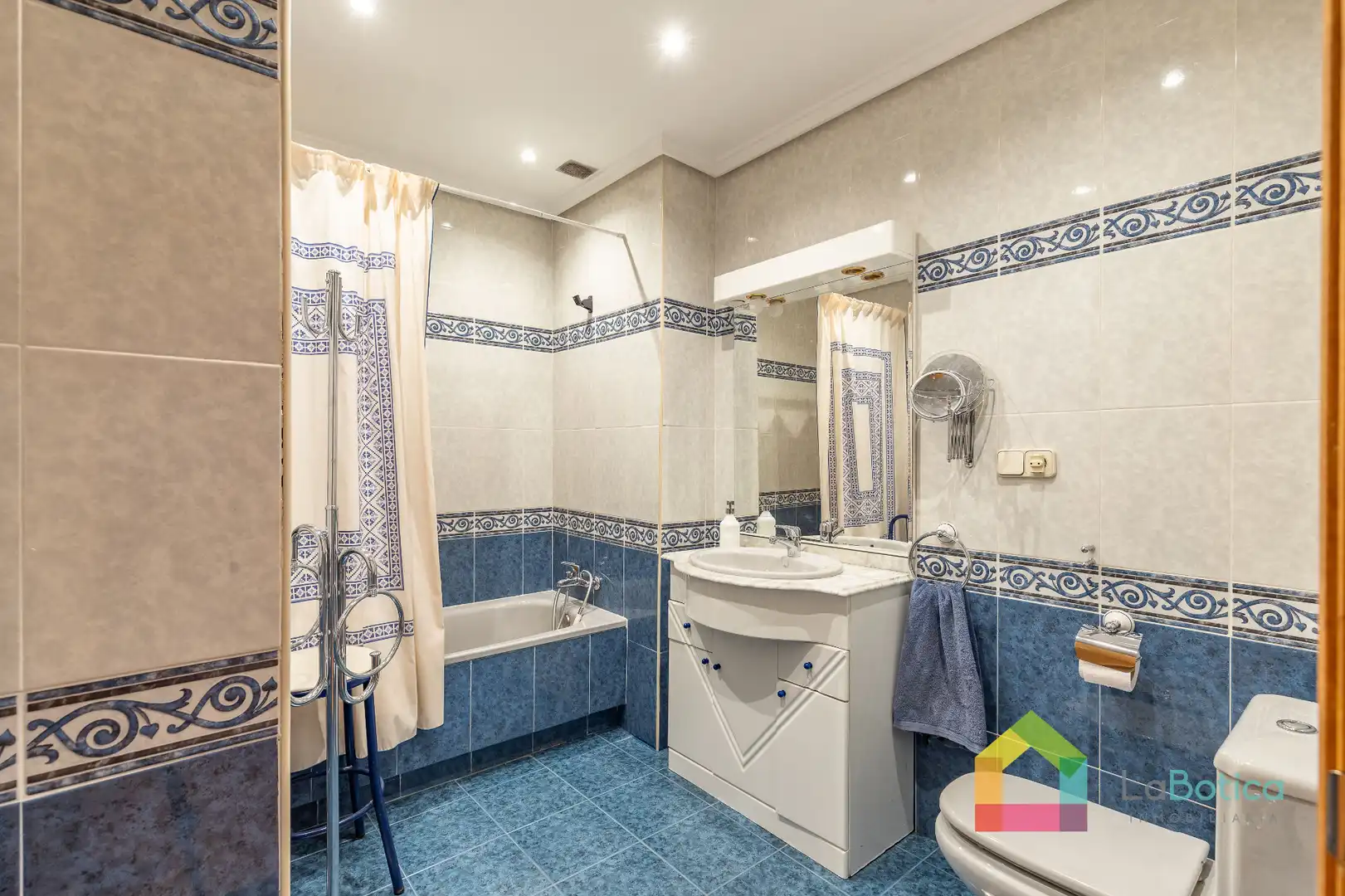 Bathroom of Flat for sale in Toledo  with Heating, Parquet flooring and Washing machine