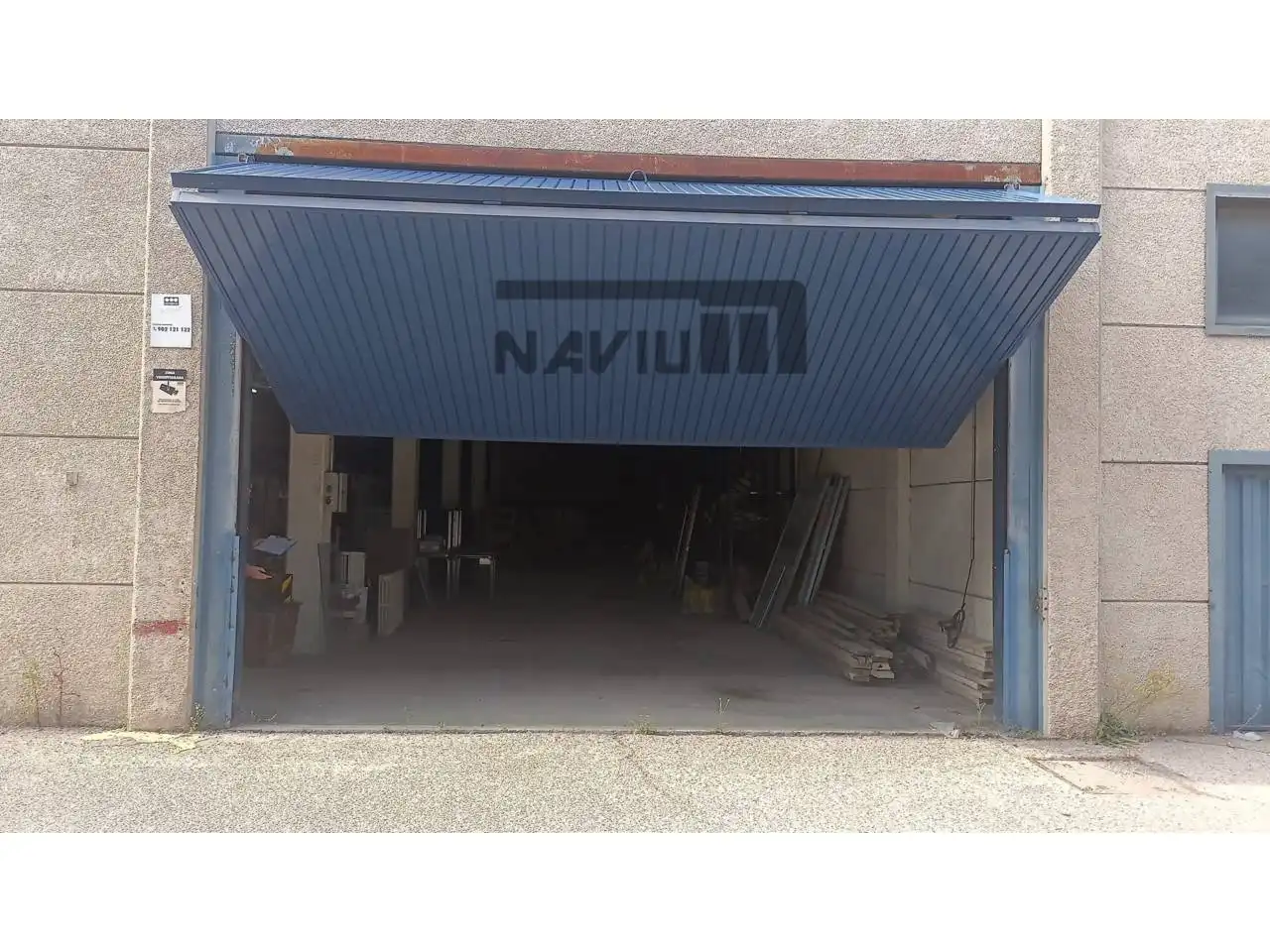 Vista exterior de Nau industrial en venda en Fuenlabrada amb Alarma