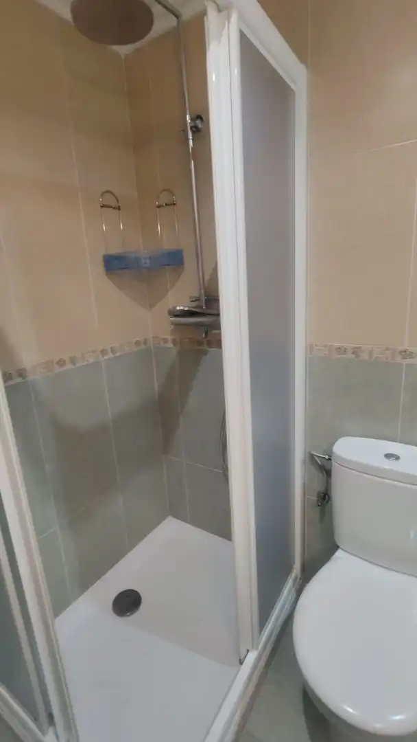 Bany de Pis en venda en Gijón  amb Piscina