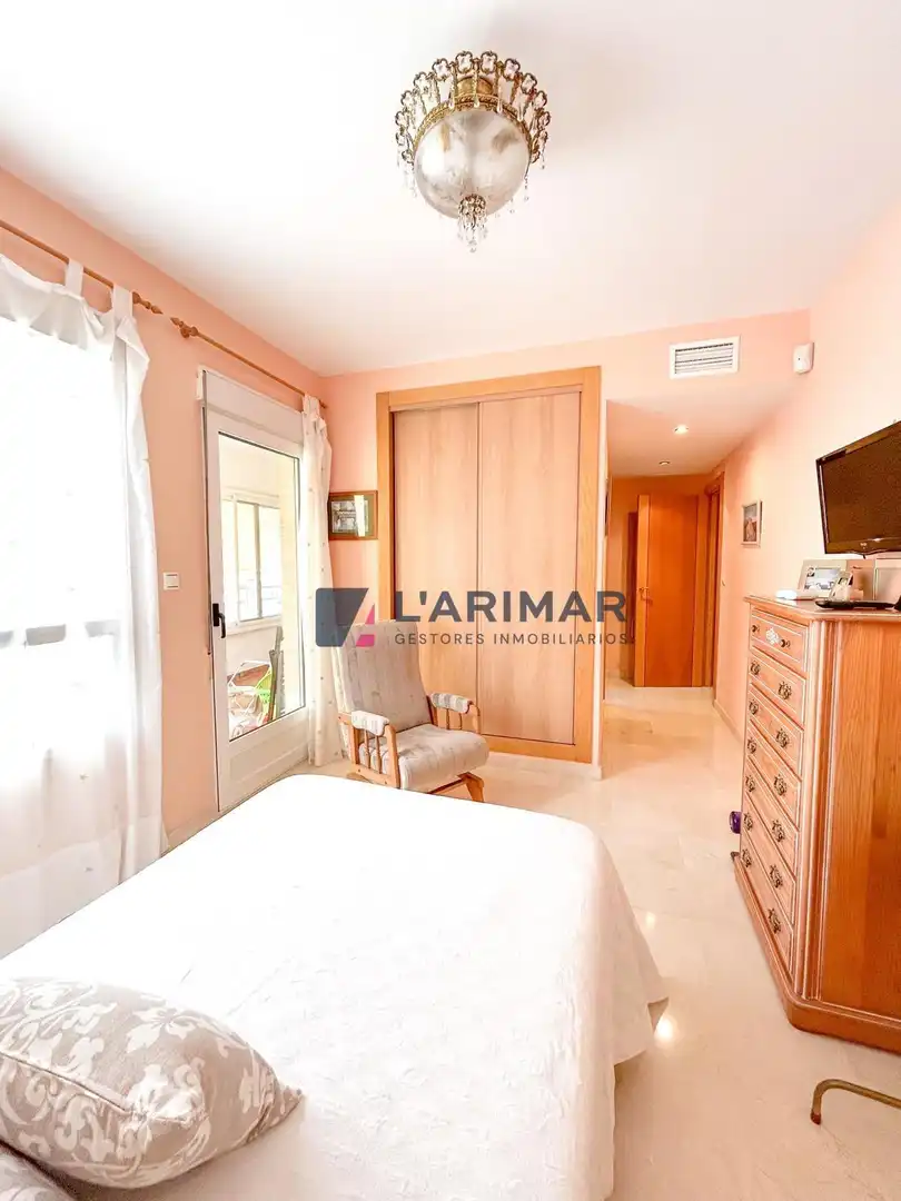 Habitación de Apartamento en venta en Alicante / Alacant con Aire acondicionado, Jardín privado y Terraza