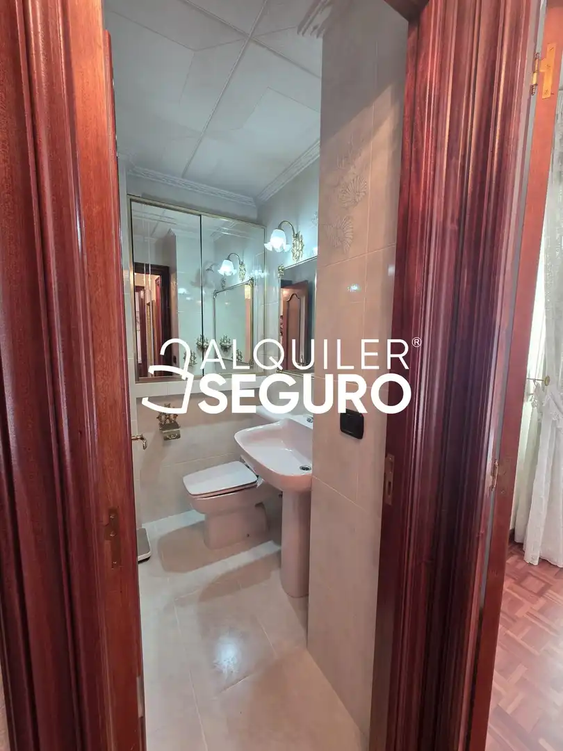 Bathroom of Flat for rent in Burgos  with Heating, Terrace and Furnished