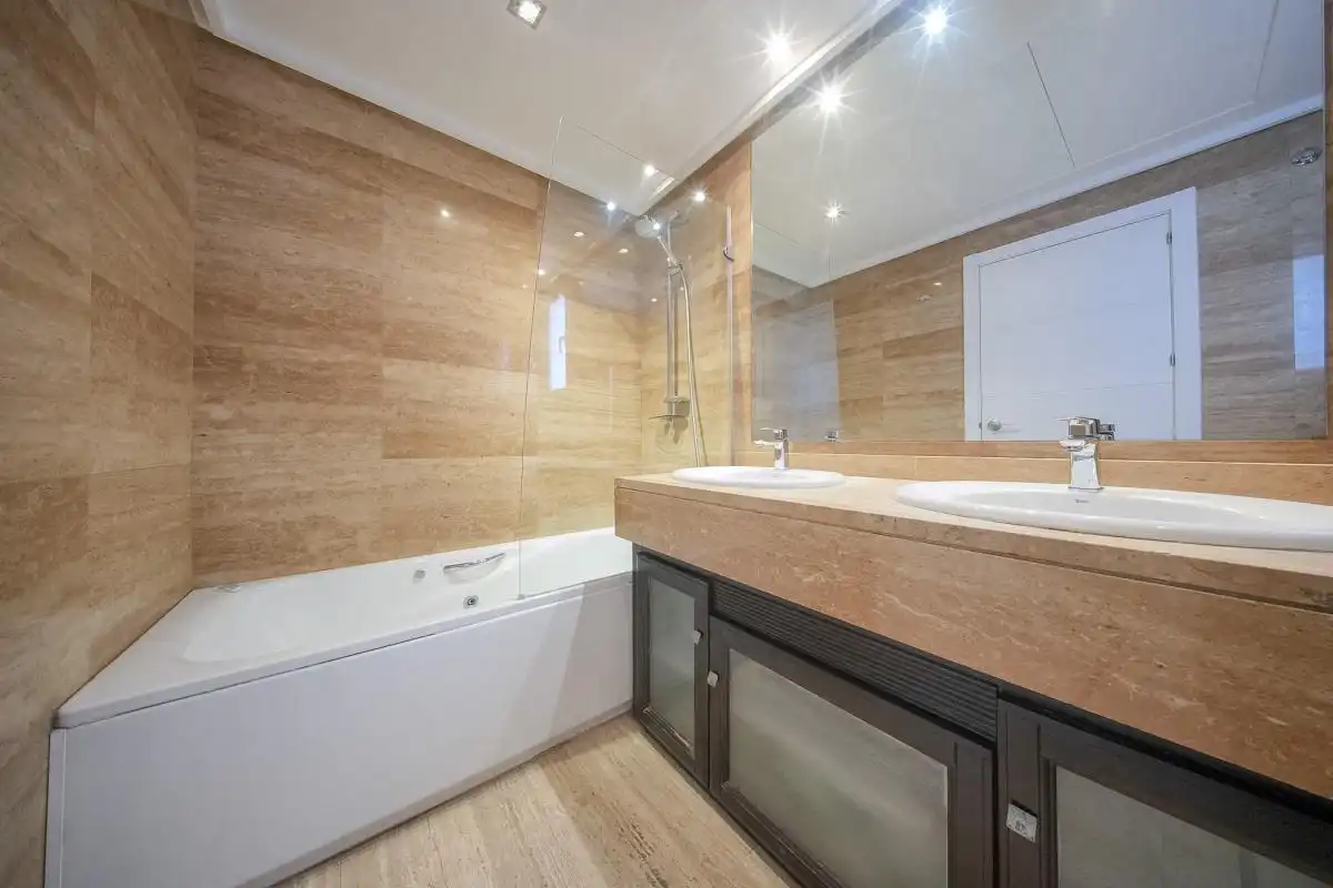 Bathroom of Attic for sale in Madrid  with Air Conditioner, Heating and Private garden