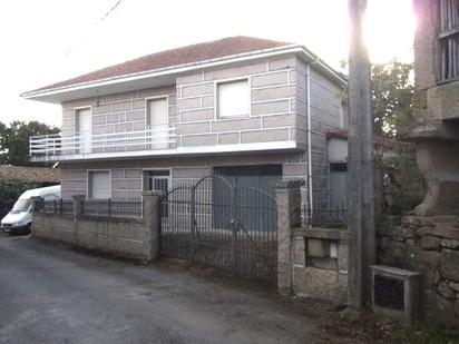 Vista exterior de Casa adosada en venda en Xunqueira de Ambía