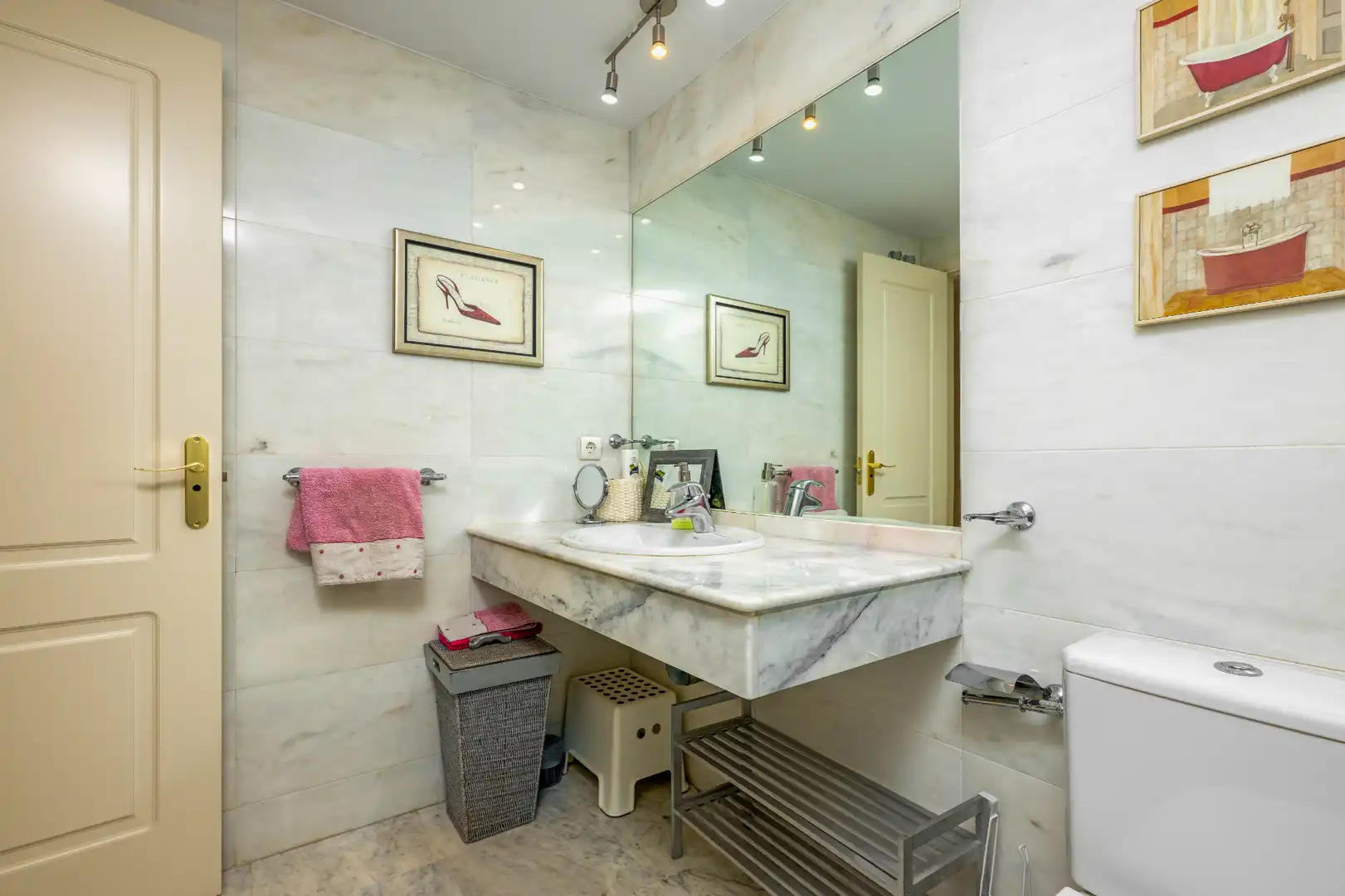 Bathroom of Ground floor for sale in Marbella  with Air Conditioner, Heating and Terrace