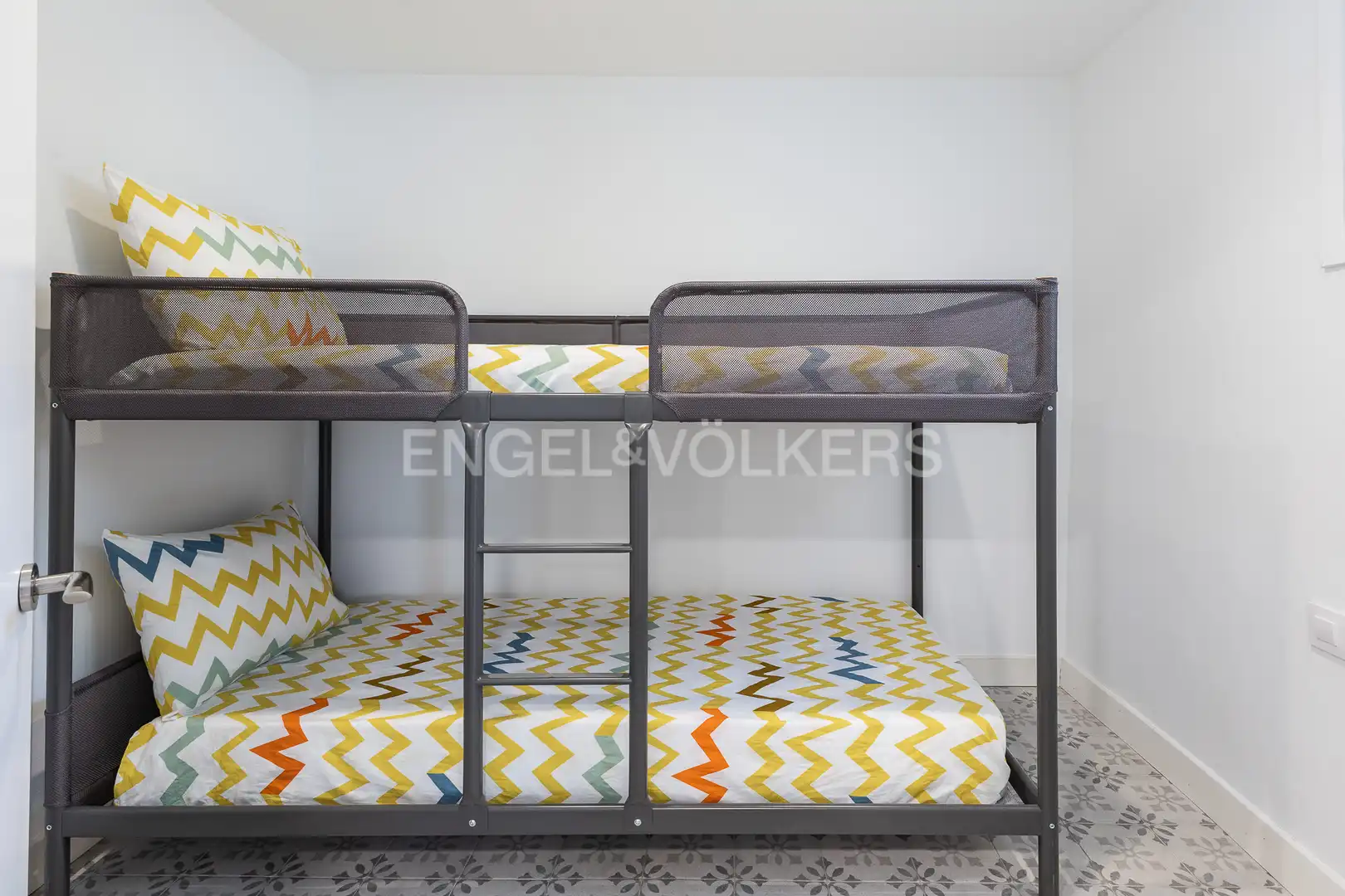 Dormitori de Apartament de lloguer en Caldes d'Estrac amb Calefacció, Jardí privat i Terrassa