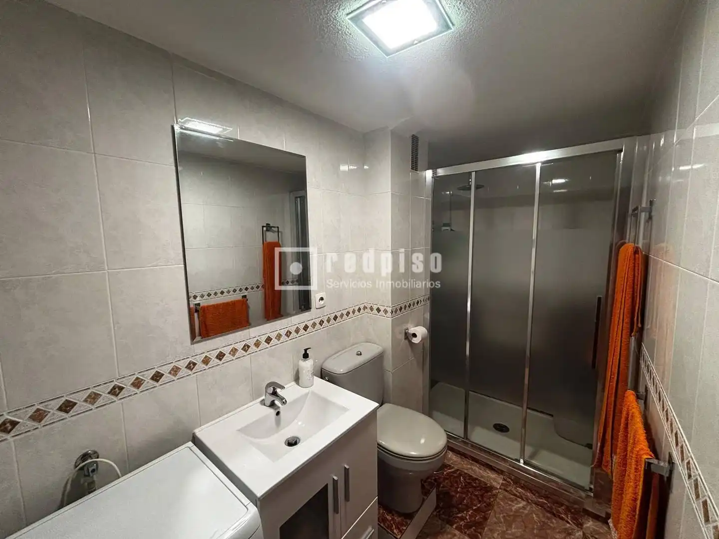 Baño de Piso en venta en Madrid con Calefacción, Terraza y Trastero