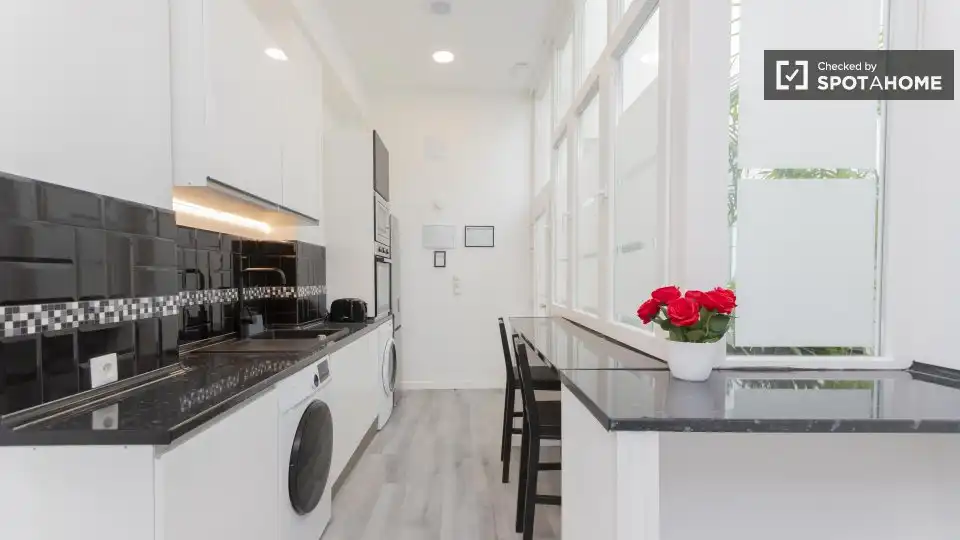 Kitchen of Flat for rent in Valencia  with Air Conditioner, Heating and Furnished