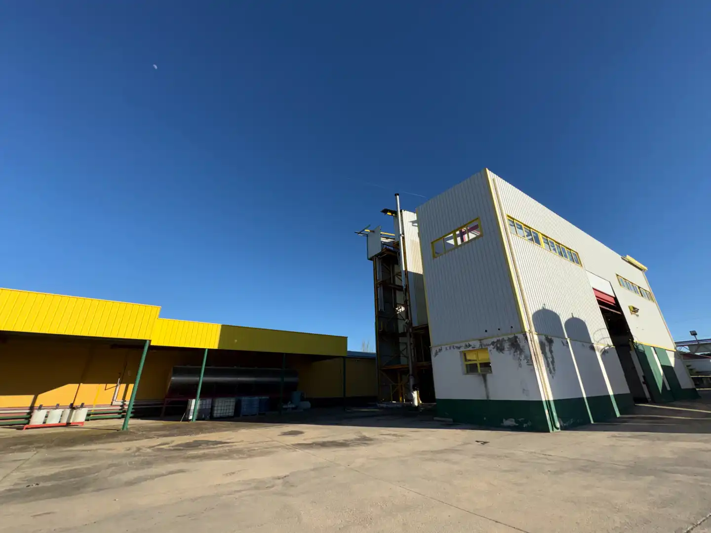 Vista exterior de Nave industrial en venta en Cedillo del Condado con Alarma