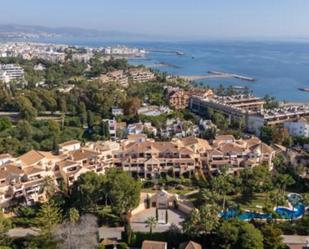 Vista exterior de Apartament de lloguer en Marbella amb Aire condicionat, Terrassa i Piscina