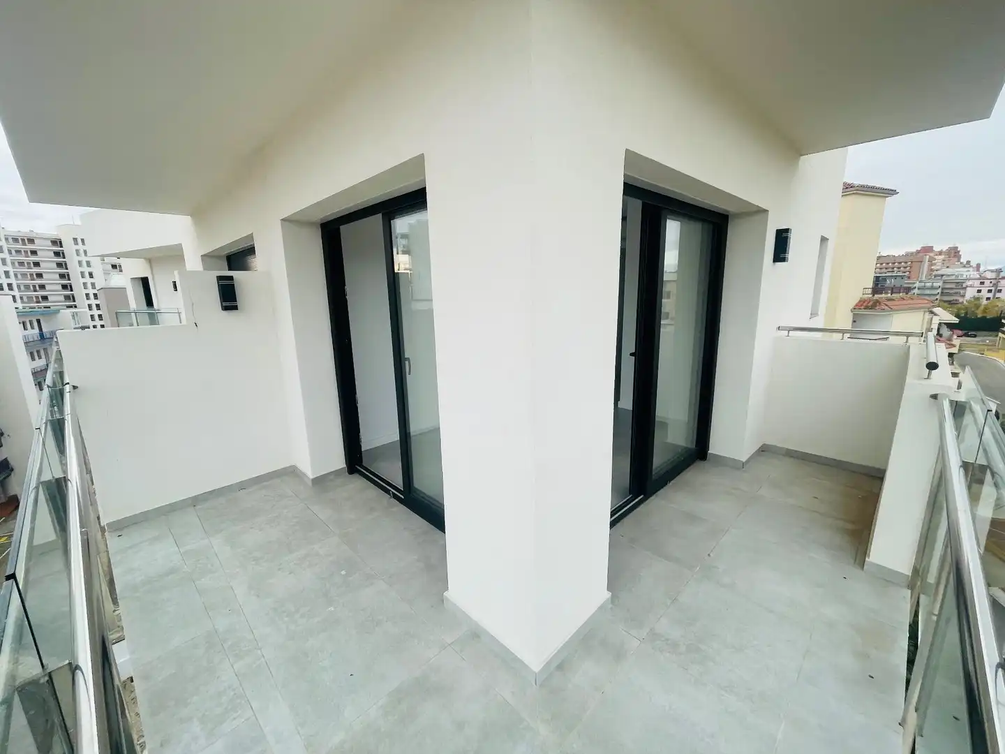 Maisonette zum Verkauf in Roses mit Klimaanlage, Heizung und Terrasse