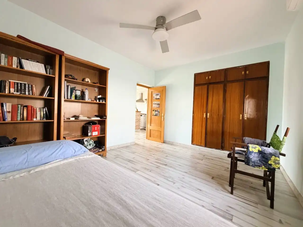Dormitori de Casa o xalet en venda en Cedillo del Condado amb Aire condicionat, Calefacció i Jardí privat
