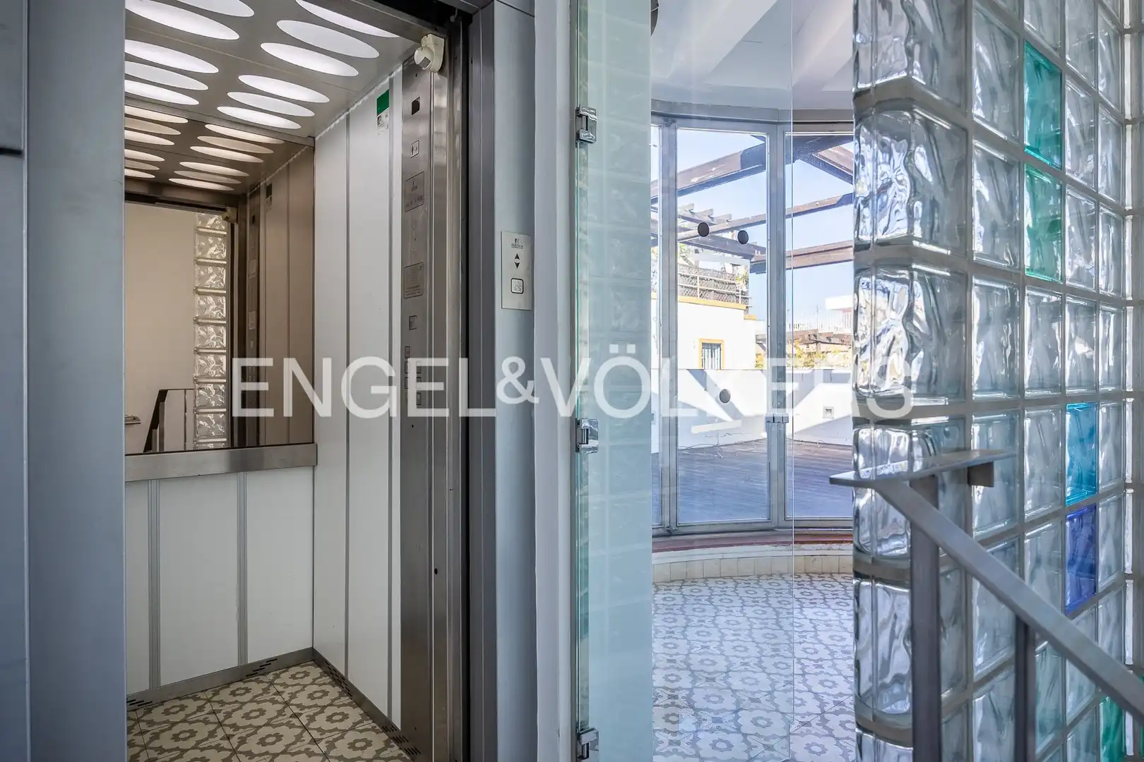 Houses for sale in Sevilla  with Air Conditioner, Heating and Storage room