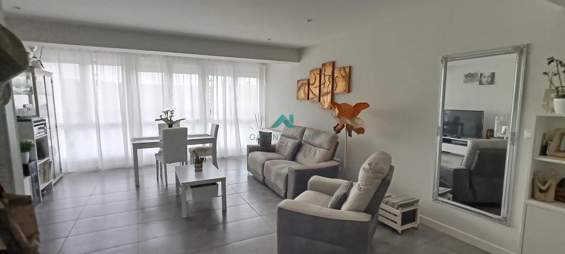 Sala d'estar de Àtic en venda en Laredo amb Calefacció, Jardí privat i Terrassa