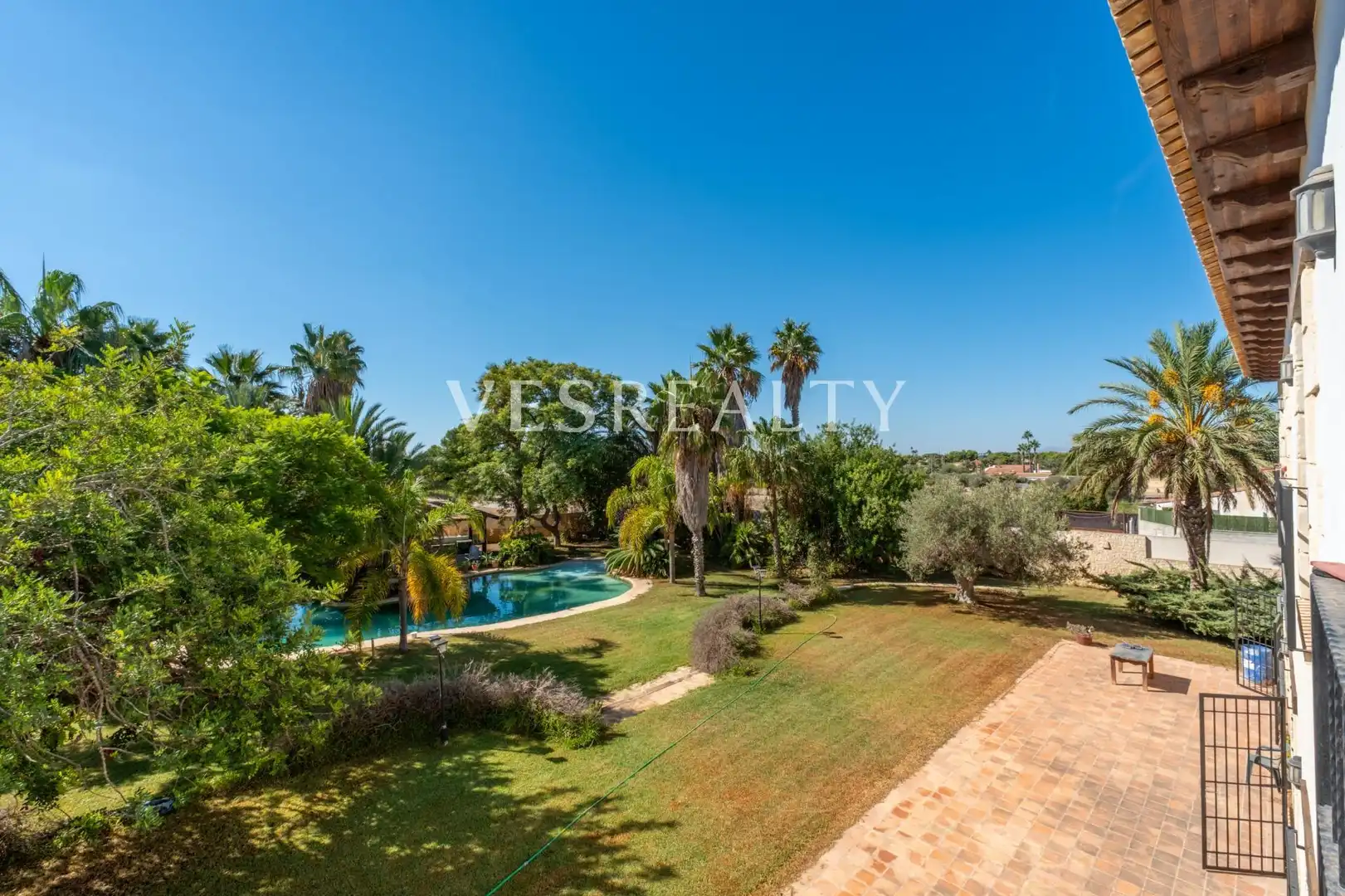 Vista exterior de Casa o xalet en venda en Elche / Elx amb Aire condicionat, Calefacció i Jardí privat