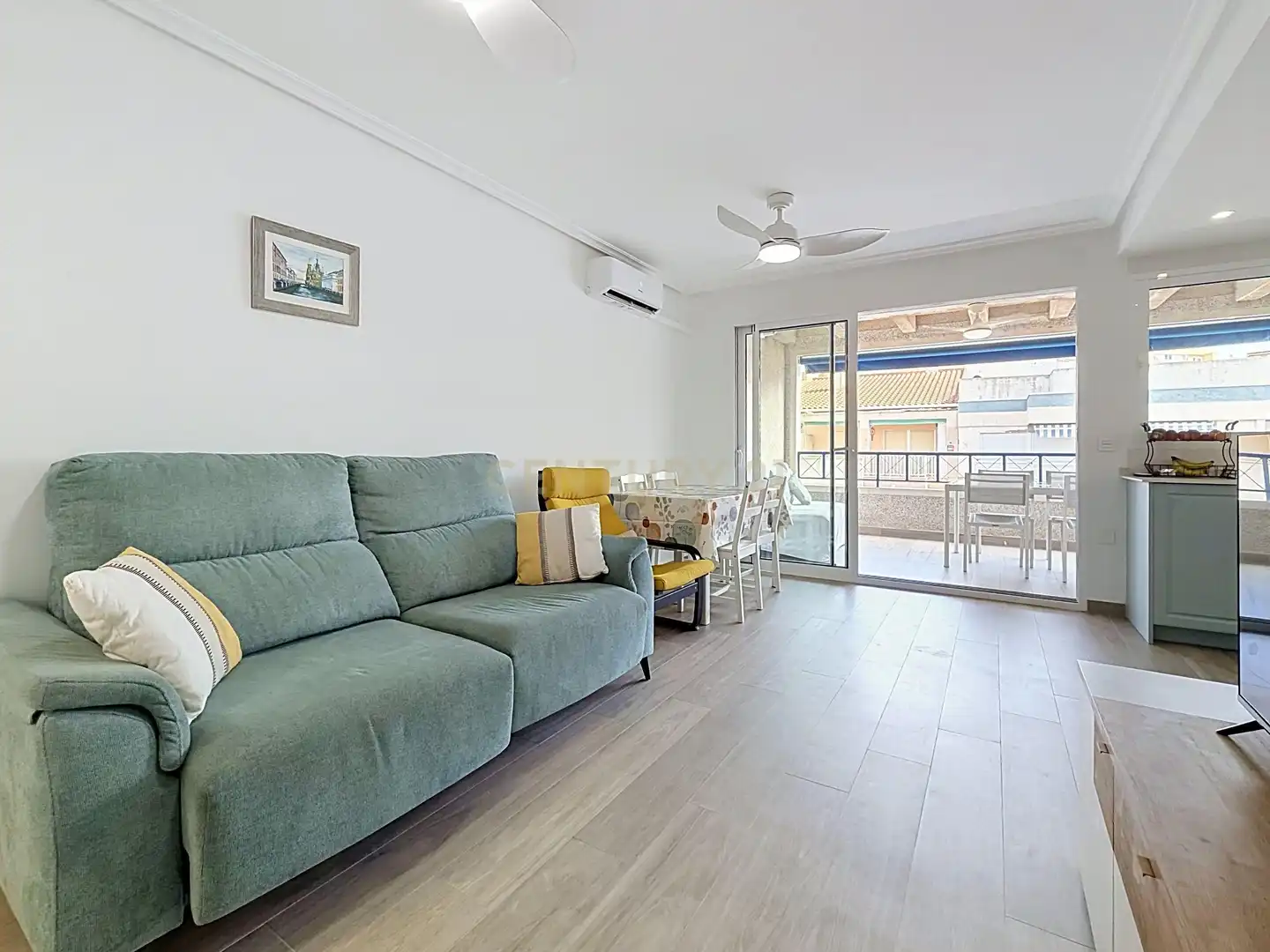Living room of Apartments for rent in Torrevieja  with Air Conditioner, Oven and Washing machine