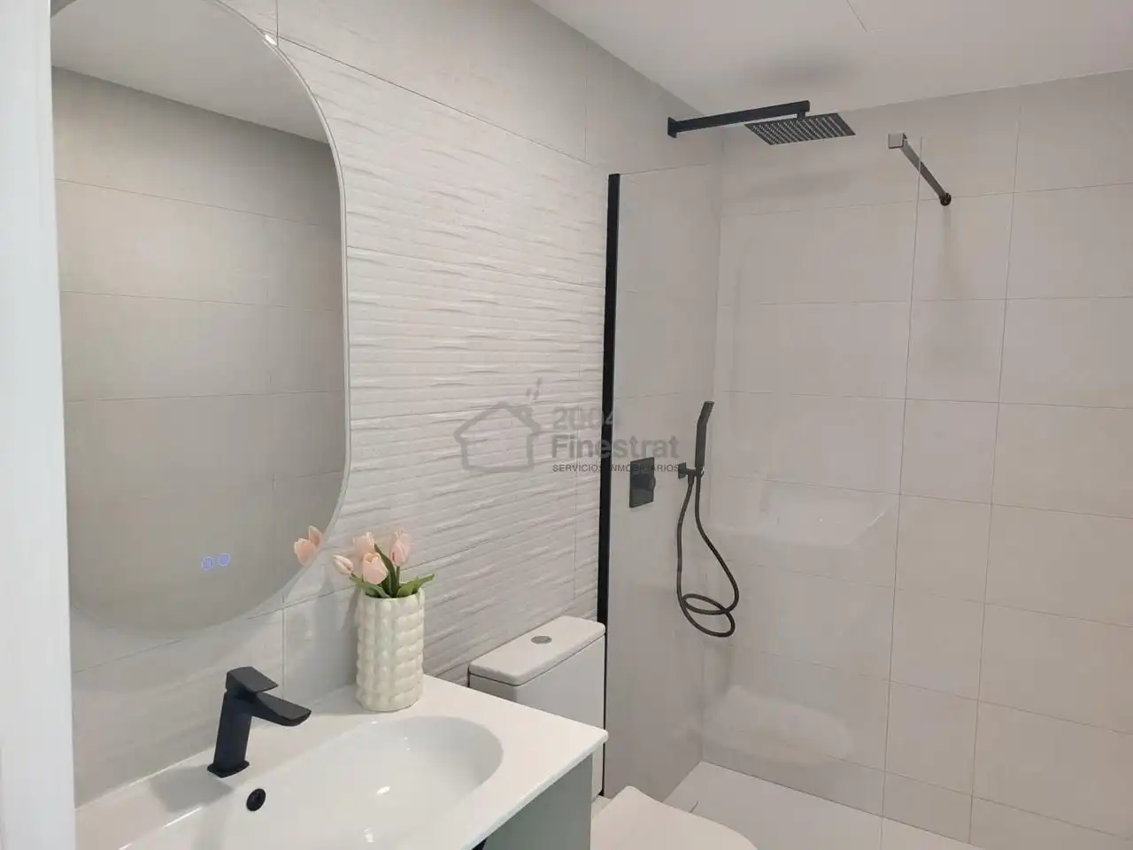 Badezimmer von Dachboden zum Verkauf in Villajoyosa / La Vila Joiosa mit Klimaanlage, Terrasse und Balkon