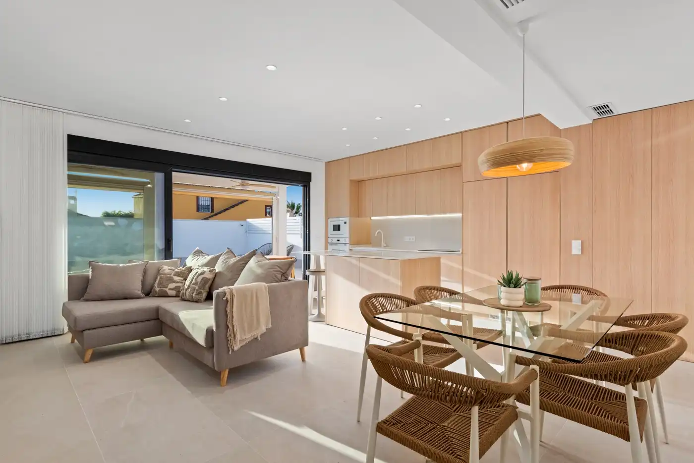 House with pool for sale in Zona Carrefour - Urbanizaciones, imagen 2
